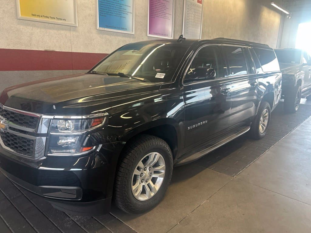 2019 Chevrolet Suburban LT — photo 1 of 4