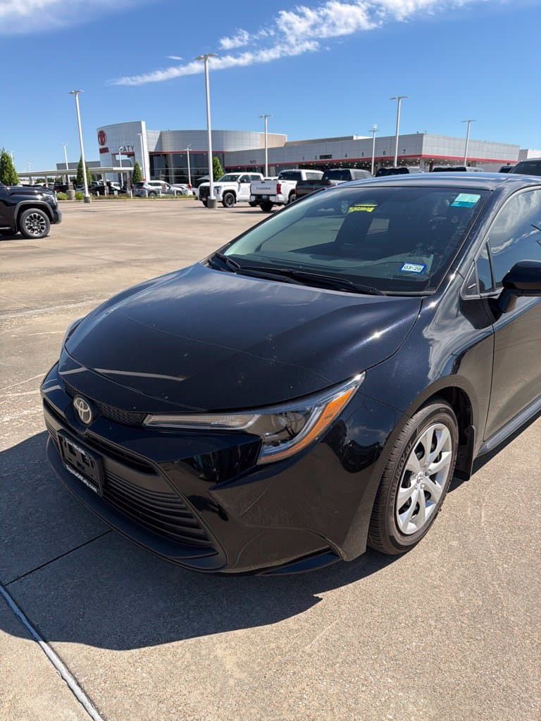 2026 Toyota Corolla LE — photo 1 of 11