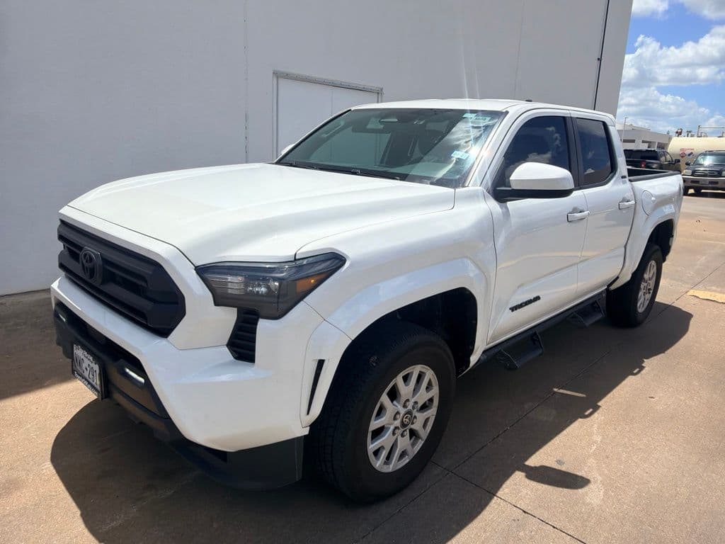 2025 Toyota Tacoma SR5 — photo 1 of 10