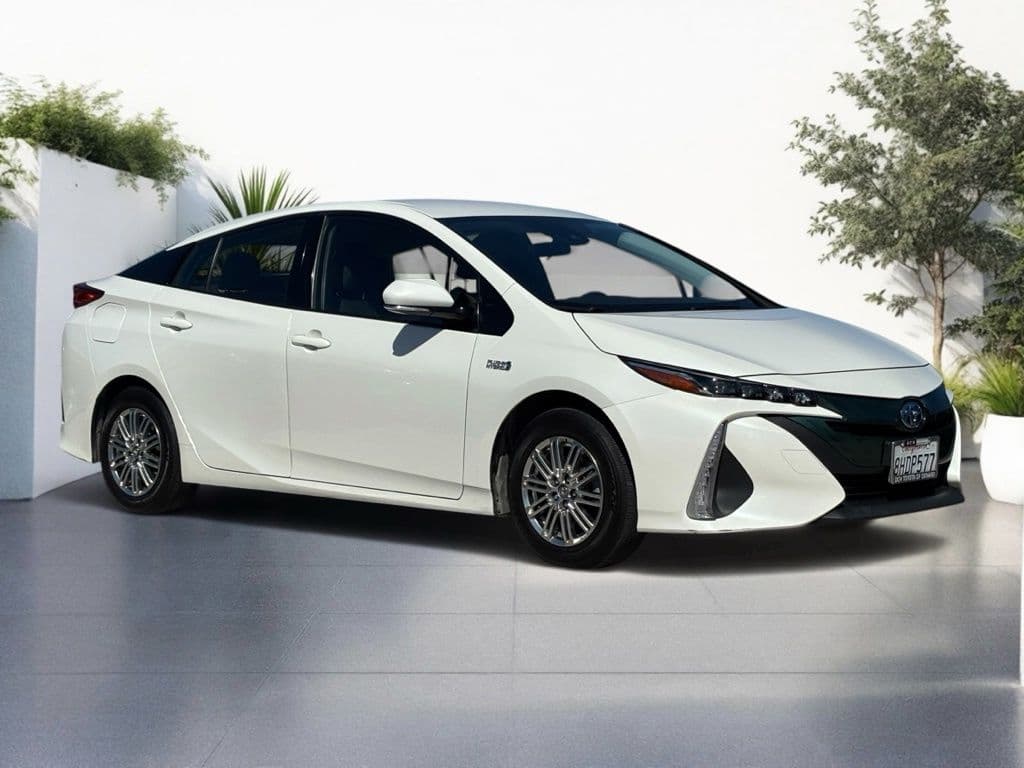 2018 Toyota Prius Prime Premium — photo 1 of 28