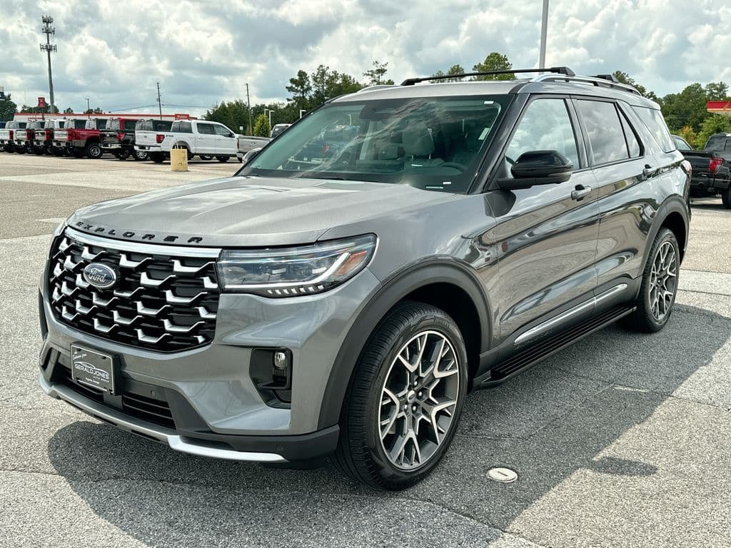 2025 Ford Explorer Platinum — photo 1 of 28