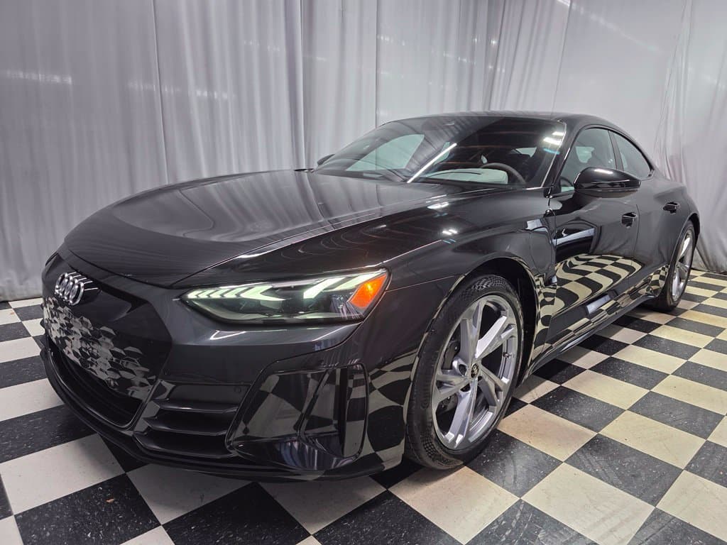 2022 Audi e-tron GT Premium Plus — photo 1 of 23
