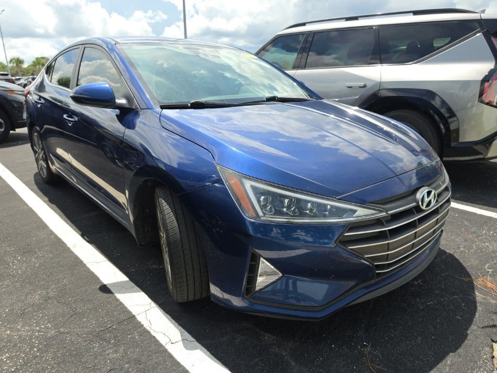 2020 Hyundai Elantra Limited — photo 1 of 17