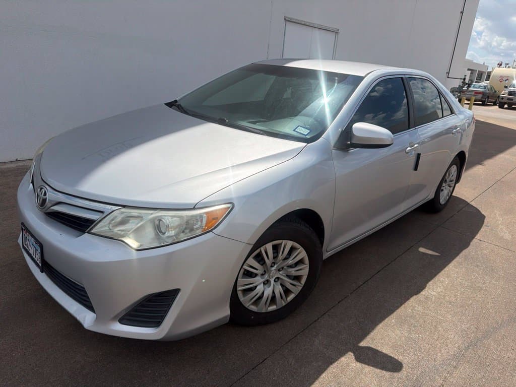 2012 Toyota Camry LE — photo 1 of 10