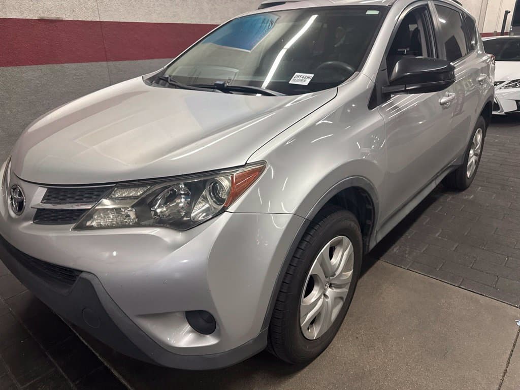 2014 Toyota RAV4 LE — photo 1 of 4