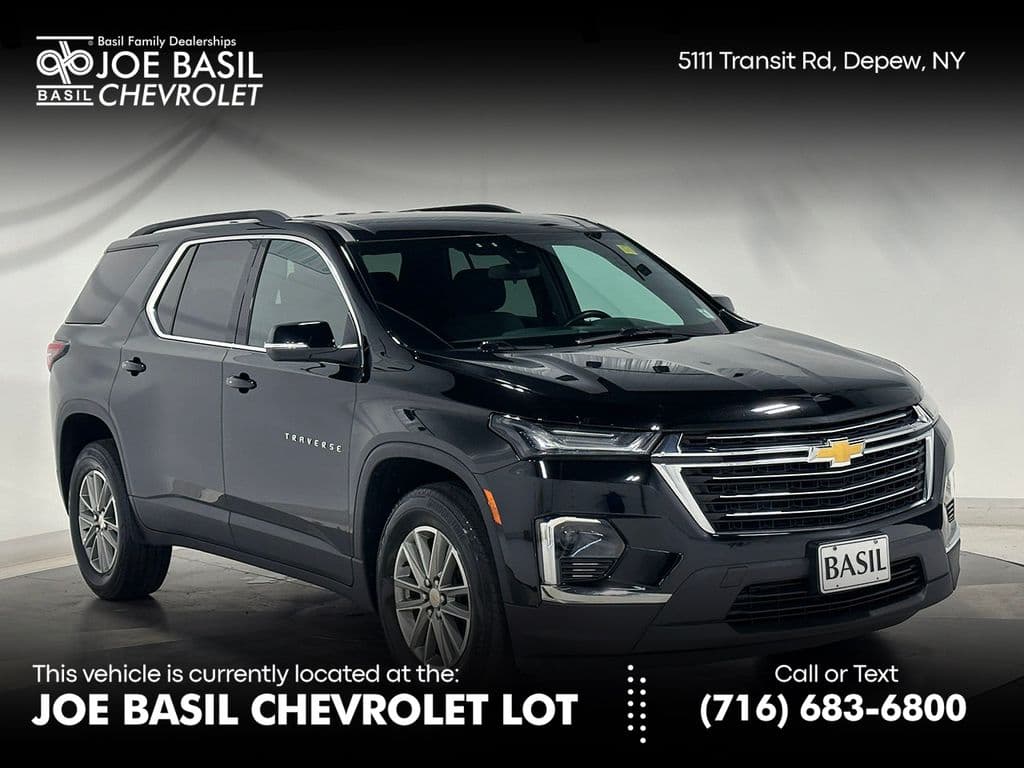 2023 Chevrolet Traverse LT — photo 1 of 43