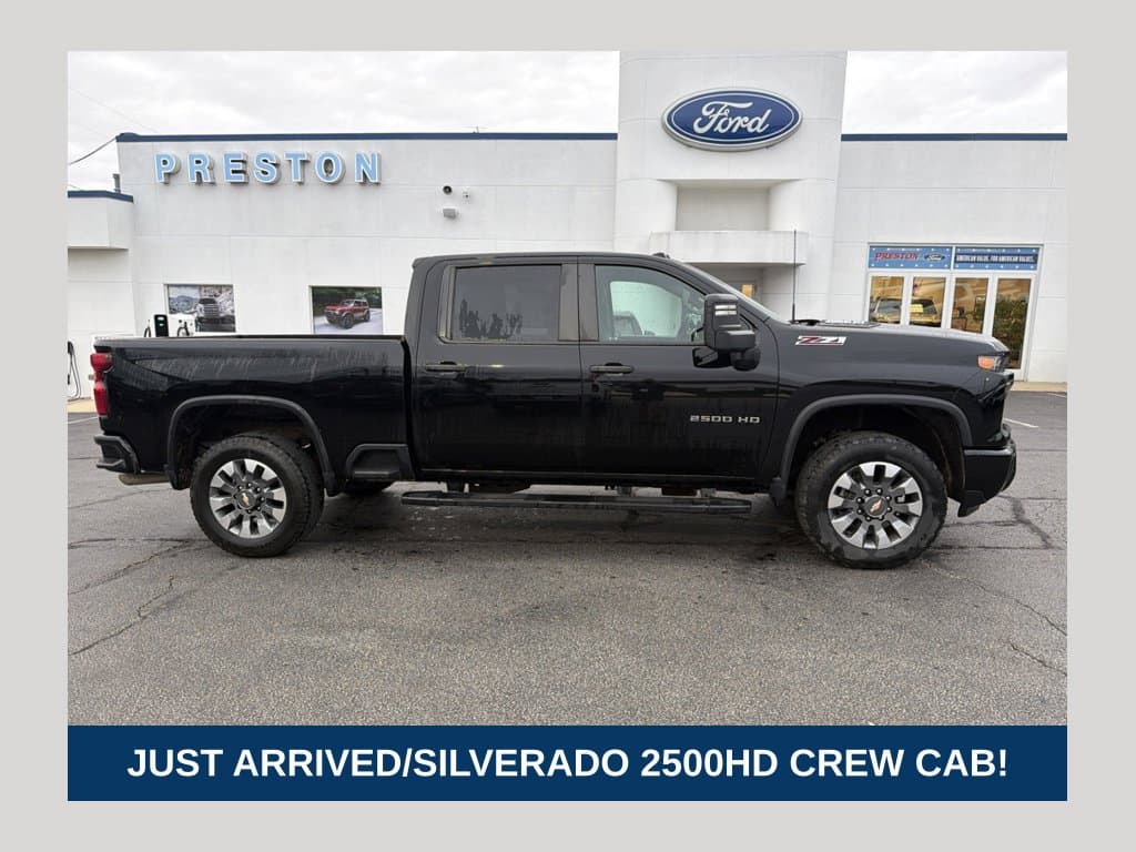 2024 Chevrolet Silverado 2500HD Custom — photo 1 of 14