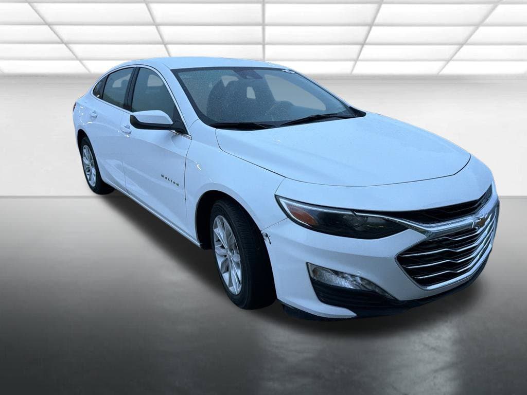 2025 Chevrolet Malibu LT — photo 1 of 11