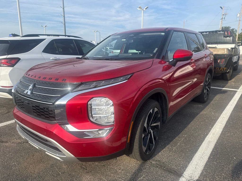 2022 Mitsubishi Outlander SE Launch Edition — photo 1 of 4