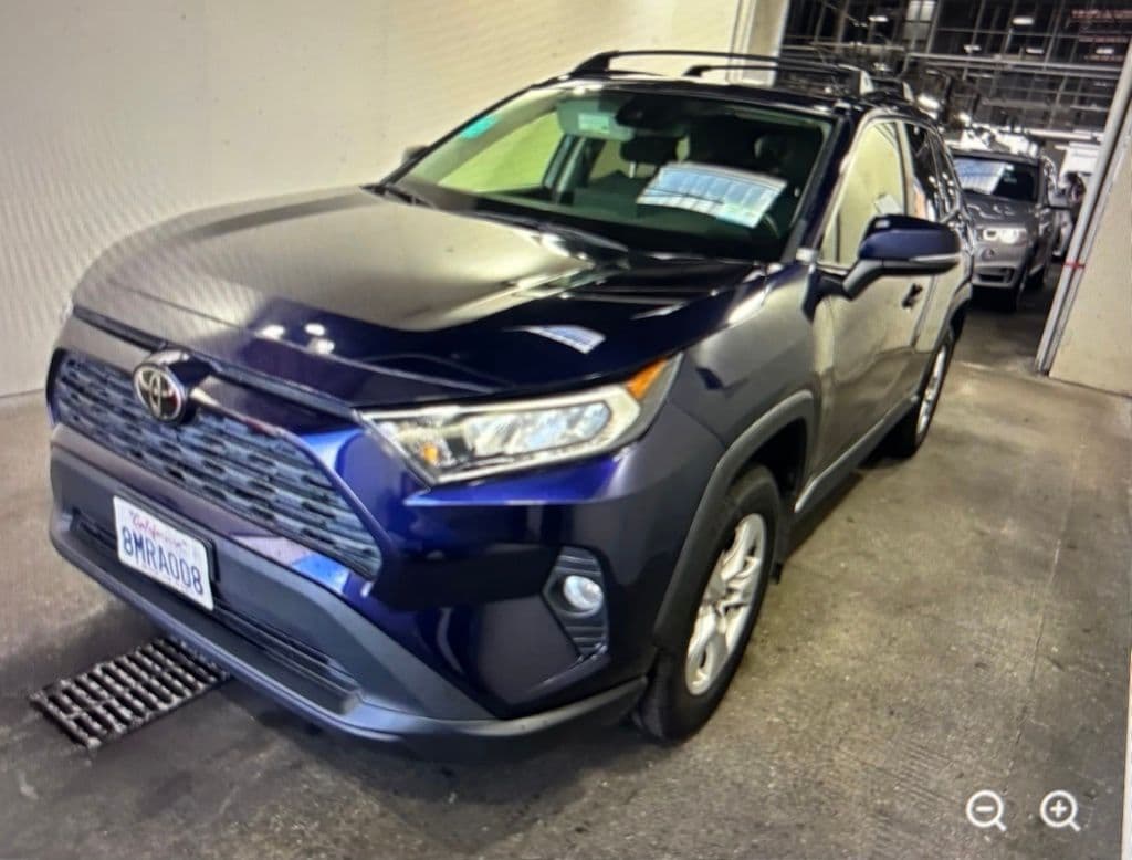 2019 Toyota RAV4 XLE — photo 1 of 2