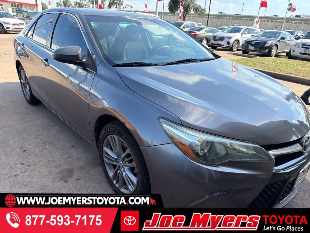 2016 Toyota Camry SE — photo 1 of 4