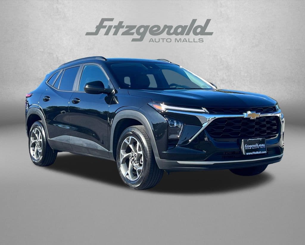 2025 Chevrolet Trax LT — photo 1 of 30