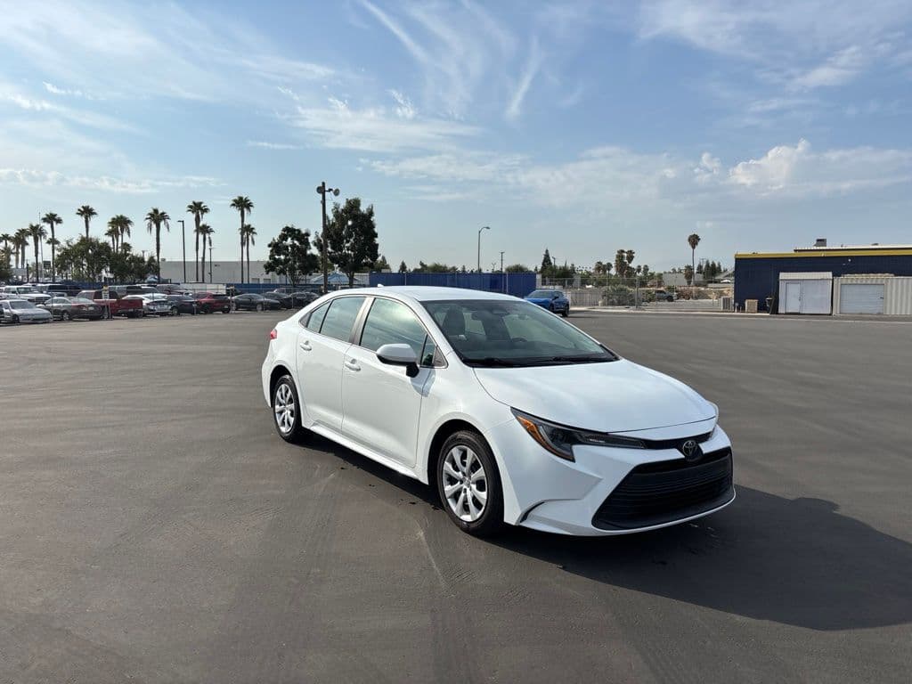 2024 Toyota Corolla LE — photo 1 of 20