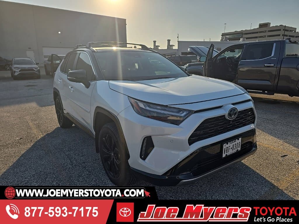 2024 Toyota RAV4 Hybrid XSE — photo 1 of 4
