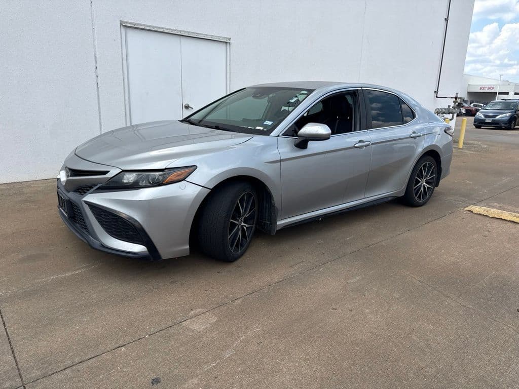 2021 Toyota Camry SE — photo 1 of 12