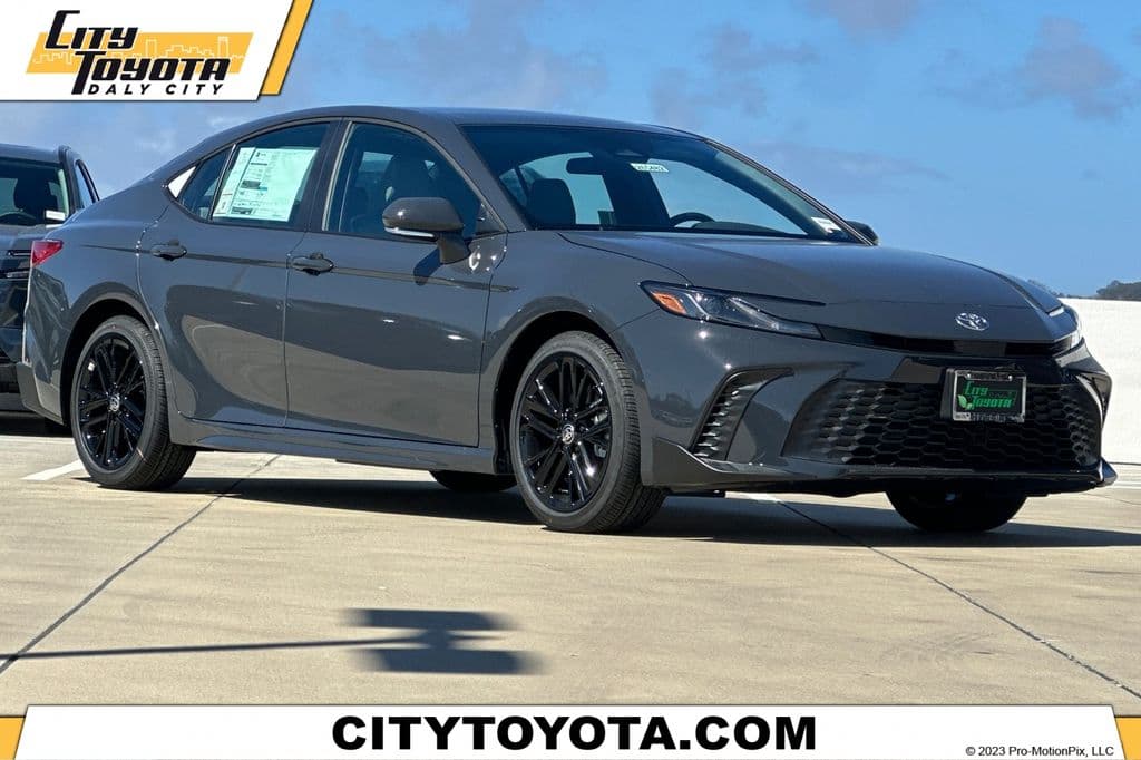 2026 Toyota Camry SE — photo 1 of 33