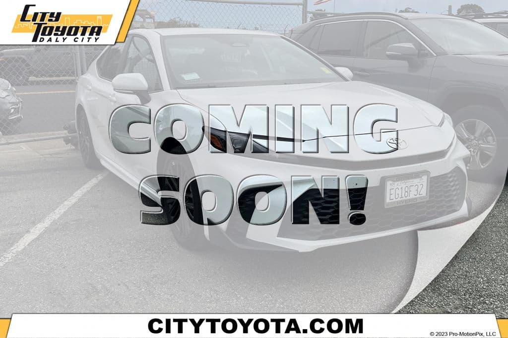 2025 Toyota Camry SE — photo 1 of 3