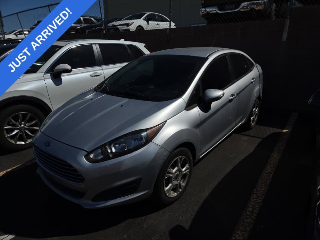 2015 Ford Fiesta SE — photo 1 of 6
