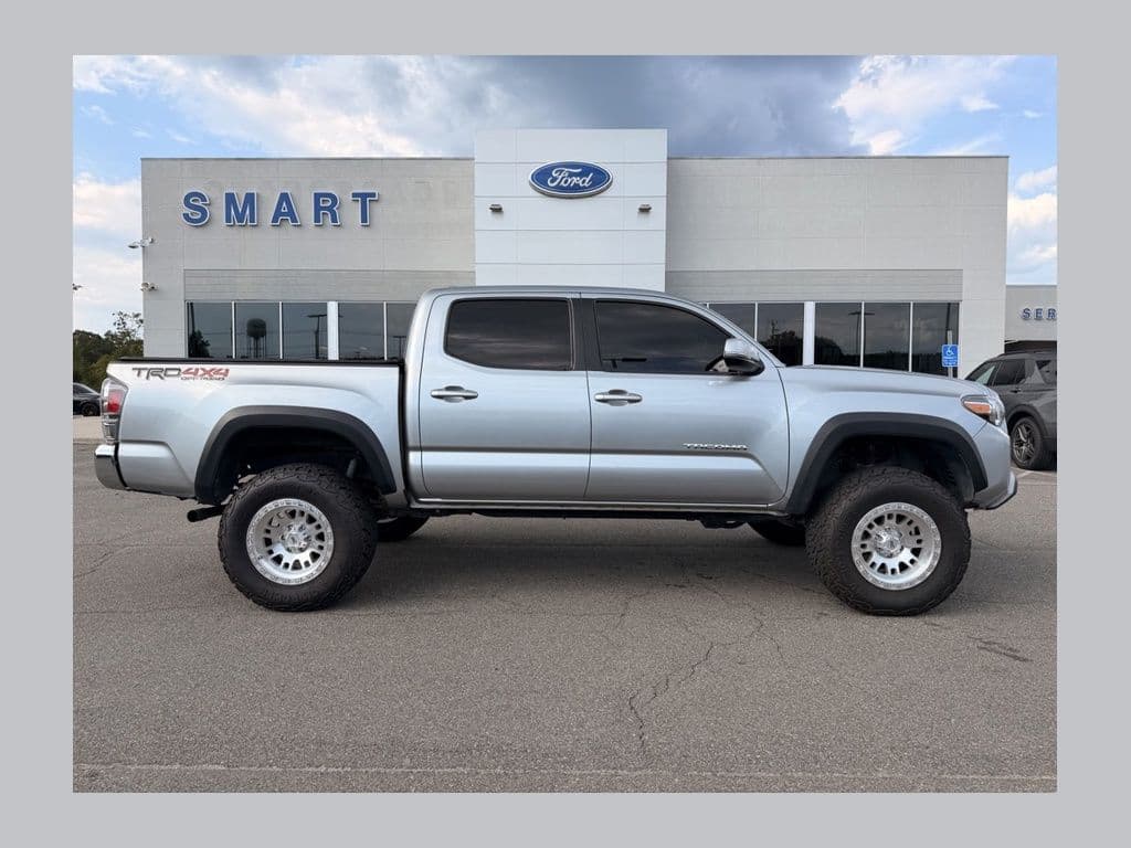 2023 Toyota Tacoma 4WD TRD Off Road — photo 1 of 18