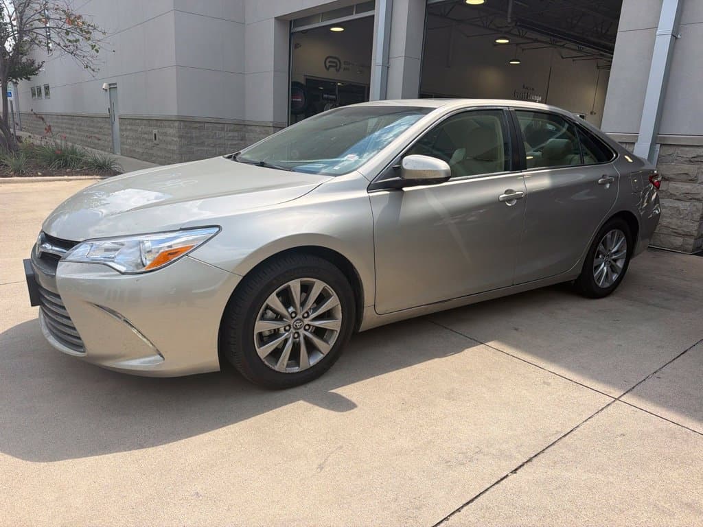 2017 Toyota Camry XLE — photo 1 of 22