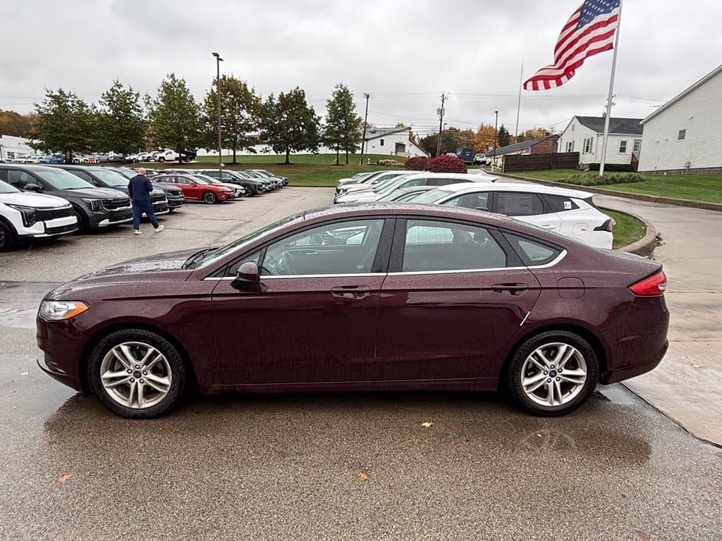 2018 Ford Fusion SE — photo 1 of 8