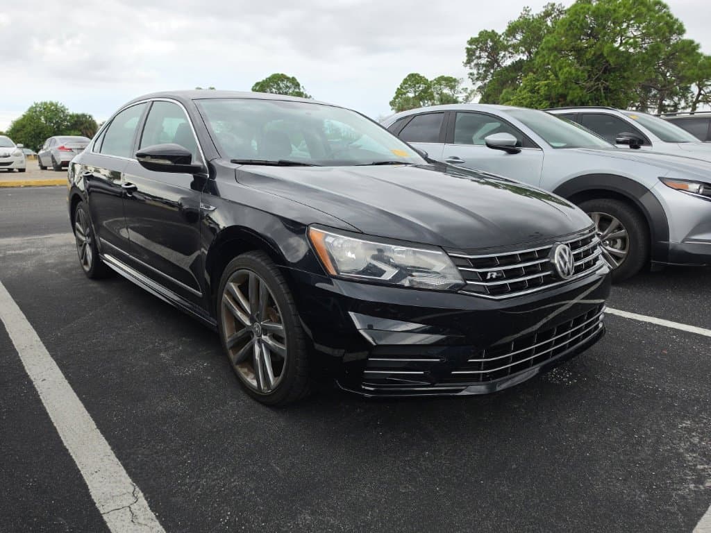 2017 Volkswagen Passat Base — photo 1 of 17