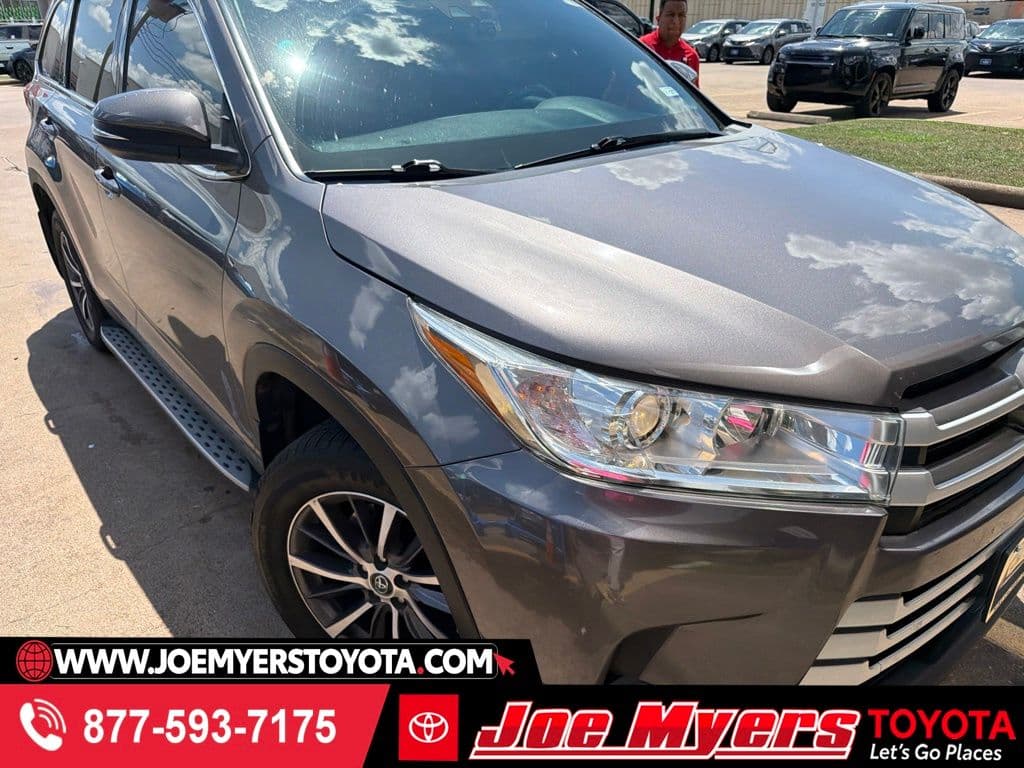 2019 Toyota Highlander XLE — photo 1 of 4
