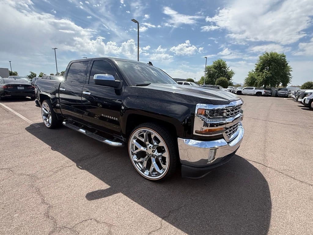 2017 Chevrolet Silverado 1500 LT — photo 1 of 13