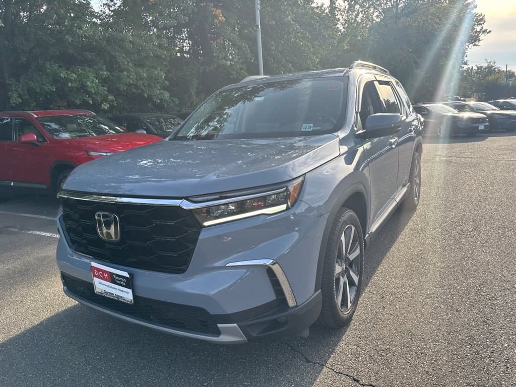 2024 Honda Pilot Touring — photo 1 of 24