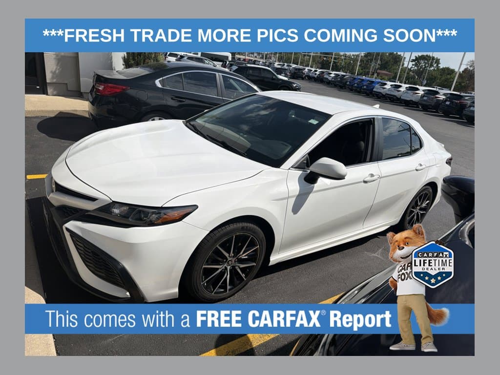 2021 Toyota Camry SE — photo 1 of 4