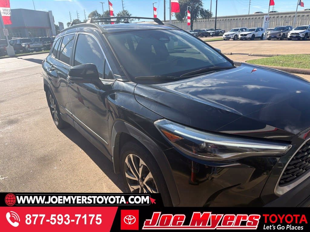 2024 Toyota Corolla Cross XLE — photo 1 of 4