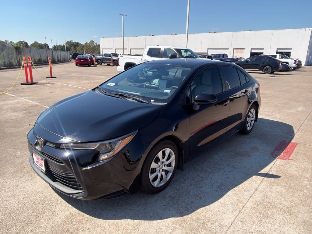 2025 Toyota Corolla LE — photo 1 of 7
