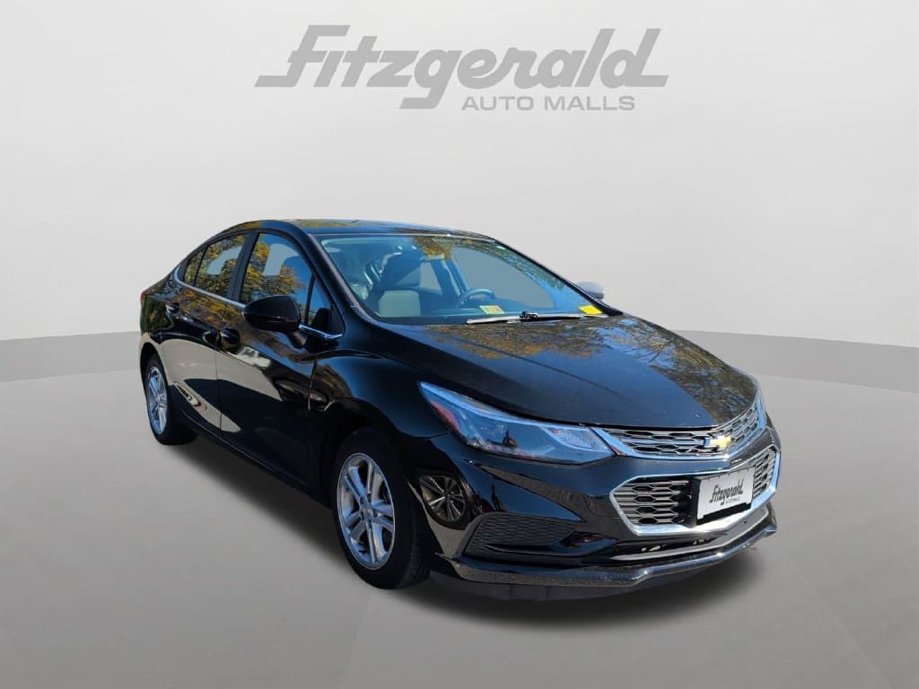 2017 Chevrolet Cruze LT — photo 1 of 6