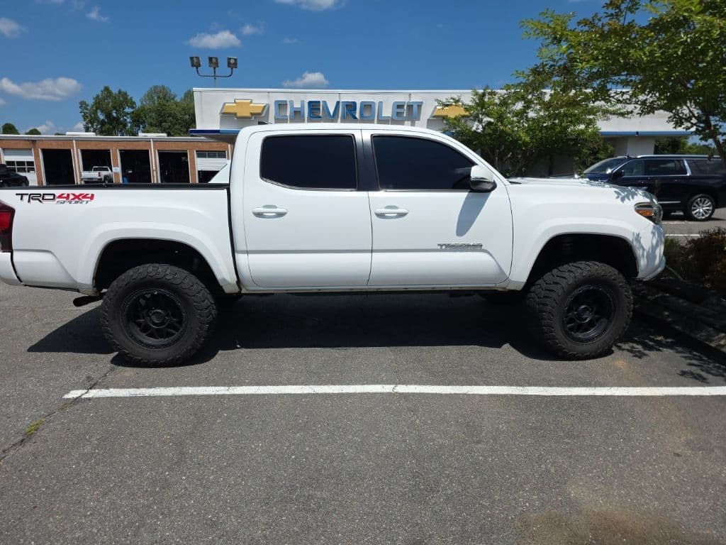 2019 Toyota Tacoma TRD Sport — photo 1 of 10