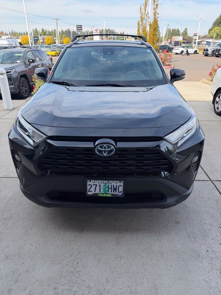 2021 Toyota RAV4 Base — photo 1 of 11