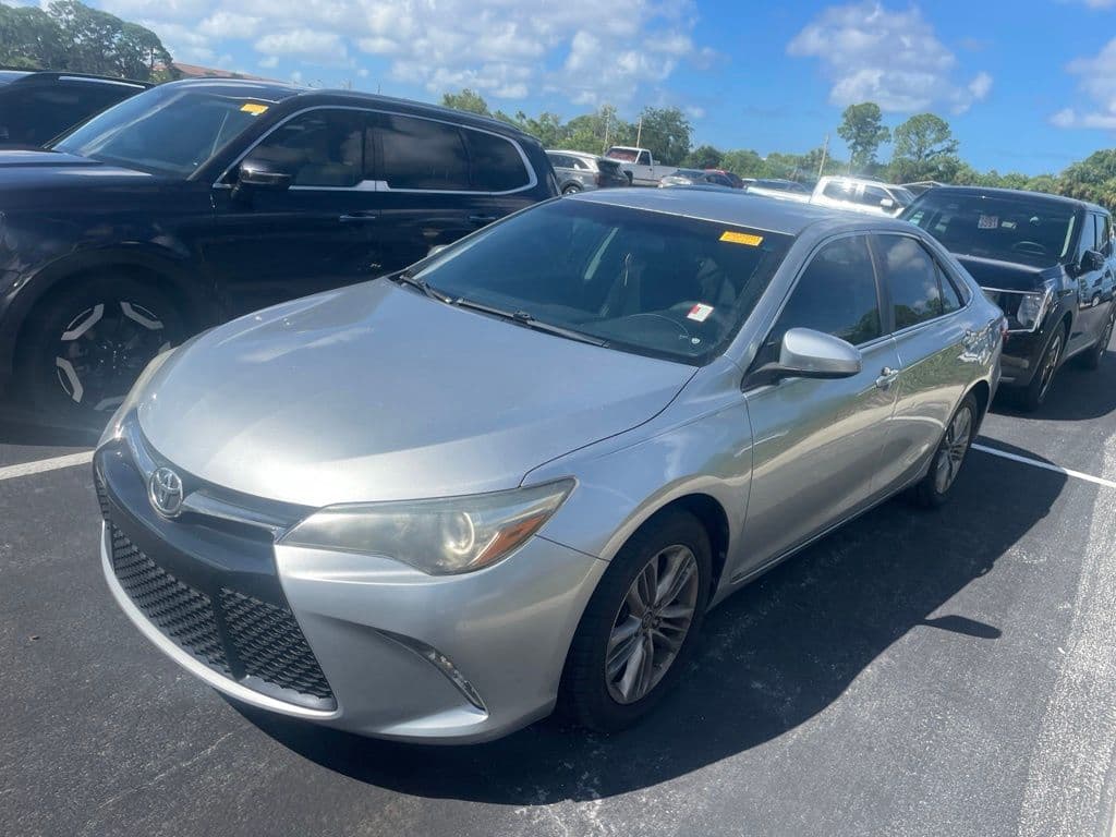 2015 Toyota Camry SE — photo 1 of 7