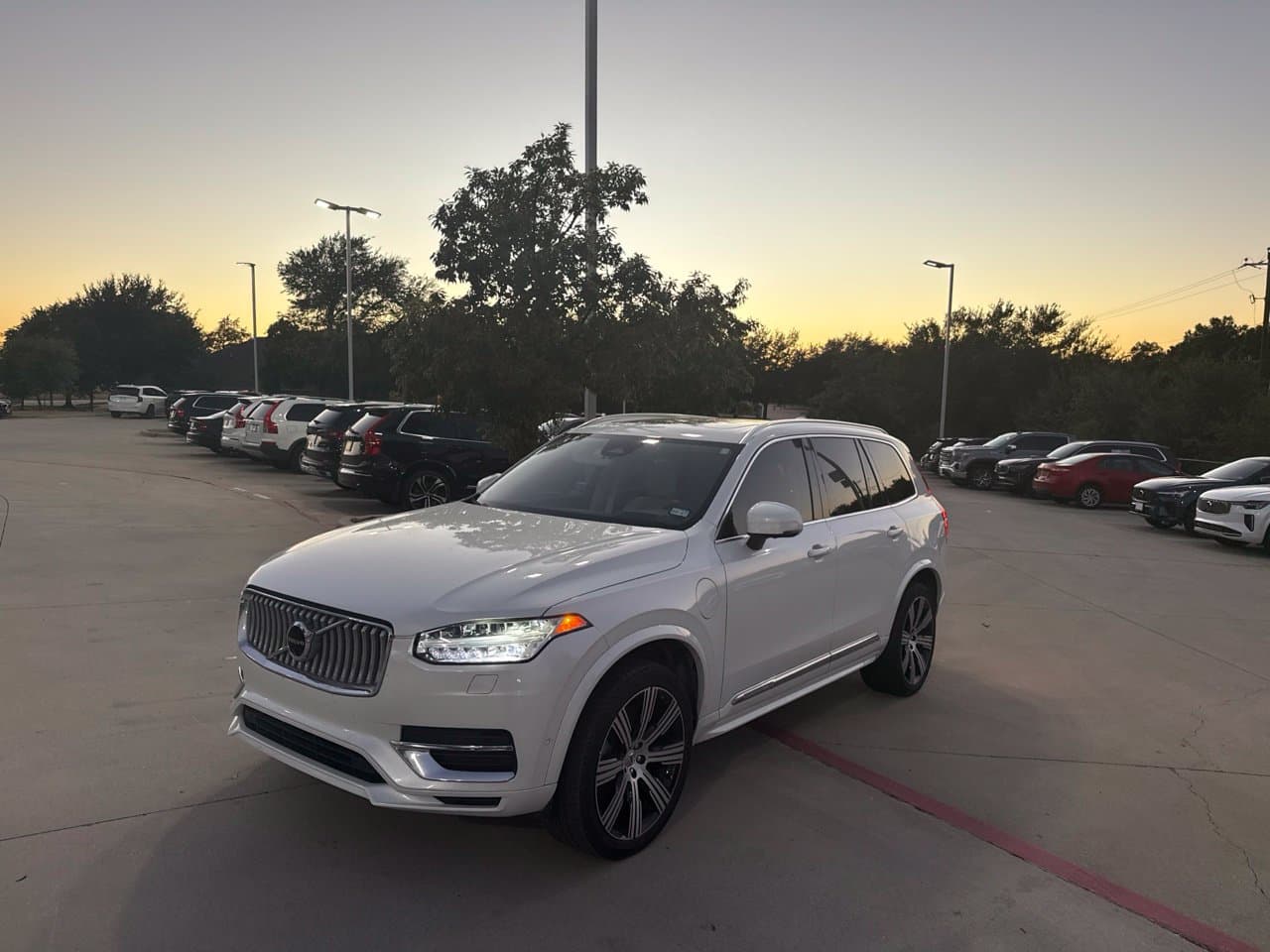 2024 Volvo XC90 Recharge Plug-In Hybrid Ultimate — photo 1 of 40