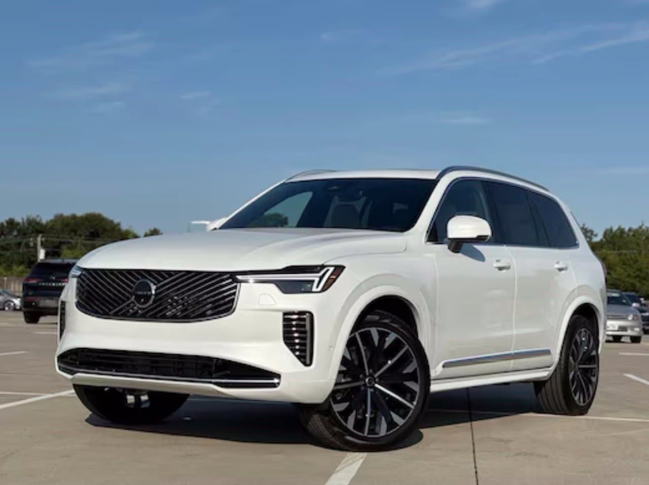 2026 Volvo XC90 Plus — photo 1 of 16