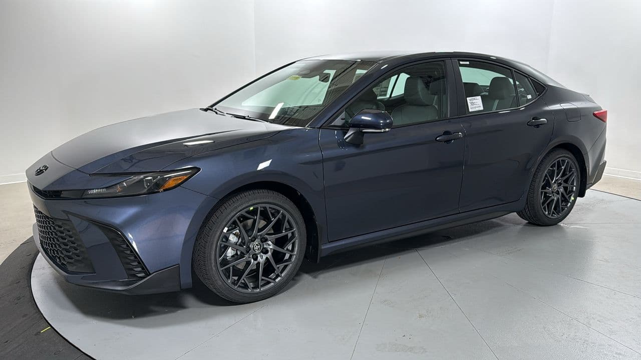 2026 Toyota Camry SE — photo 1 of 25