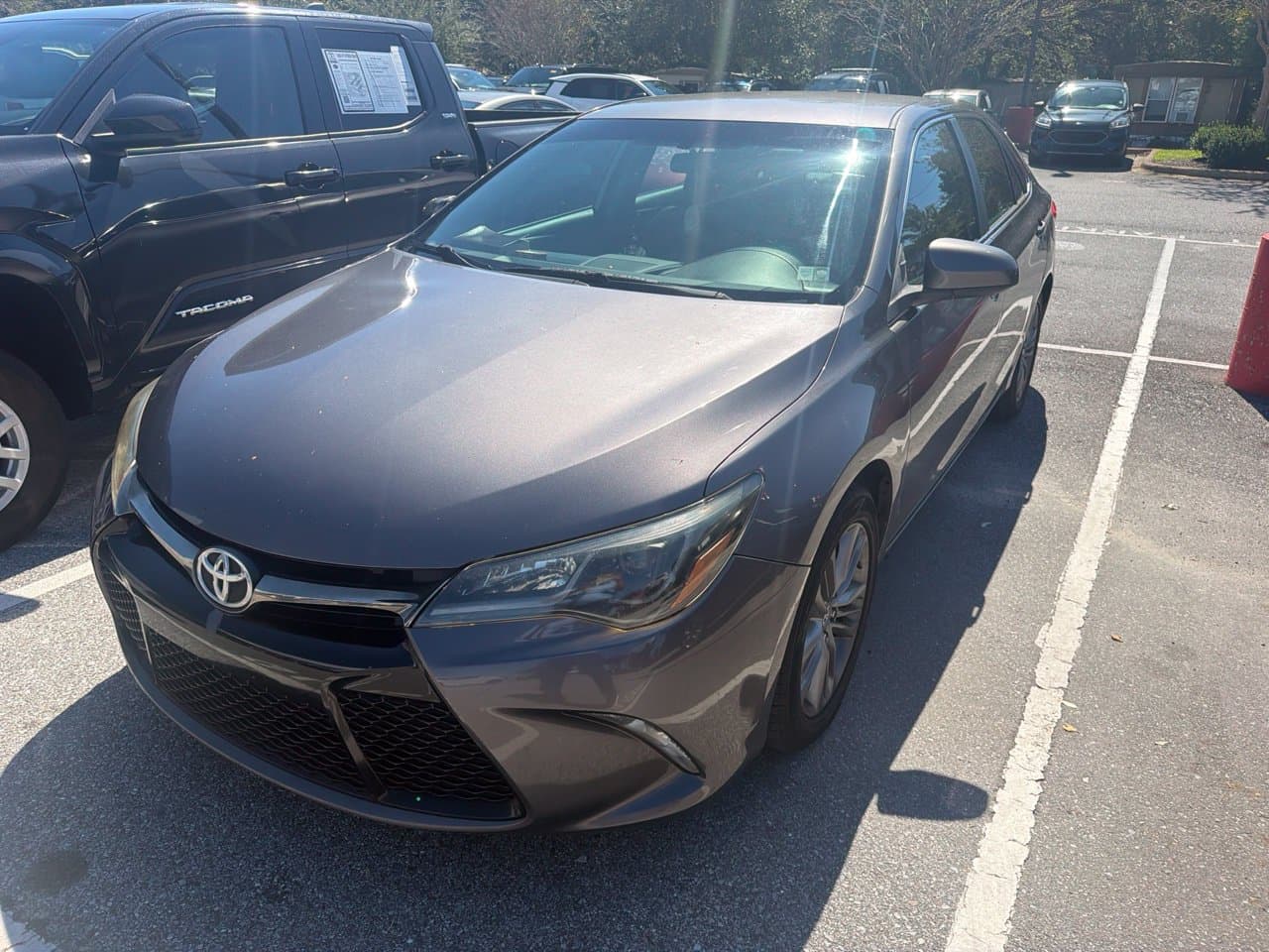 2016 Toyota Camry SE — photo 1 of 3