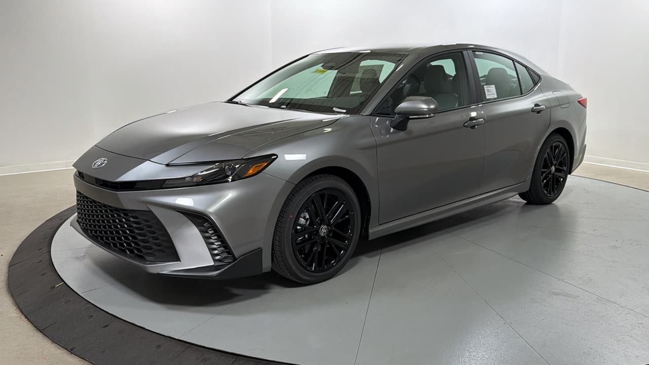 2026 Toyota Camry SE — photo 1 of 25