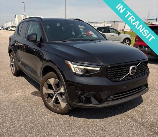2025 Volvo XC40 B5 Plus Dark Theme — photo 1 of 2