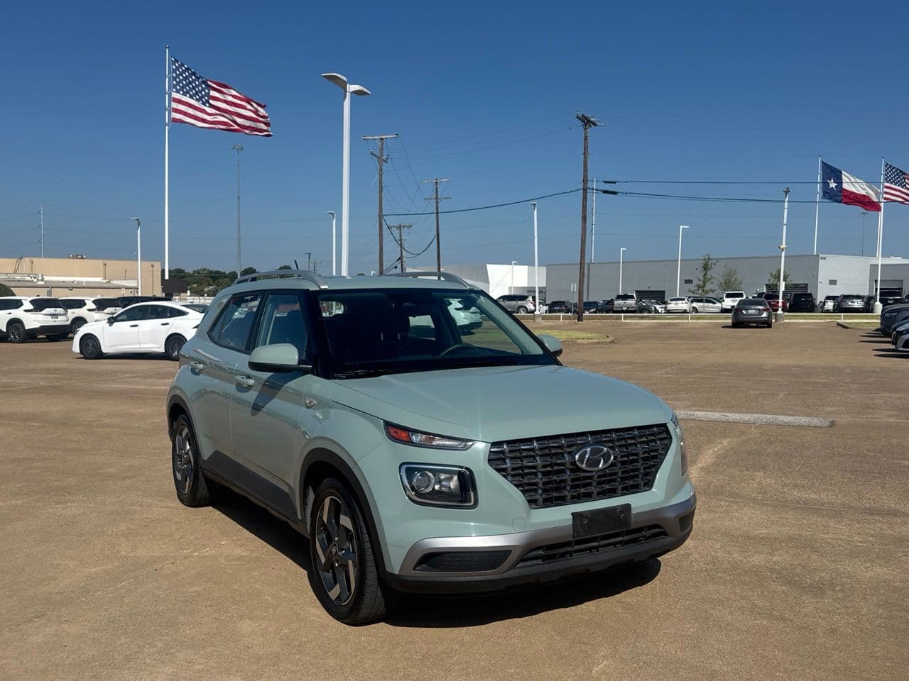 2025 Hyundai Venue SEL — photo 1 of 39