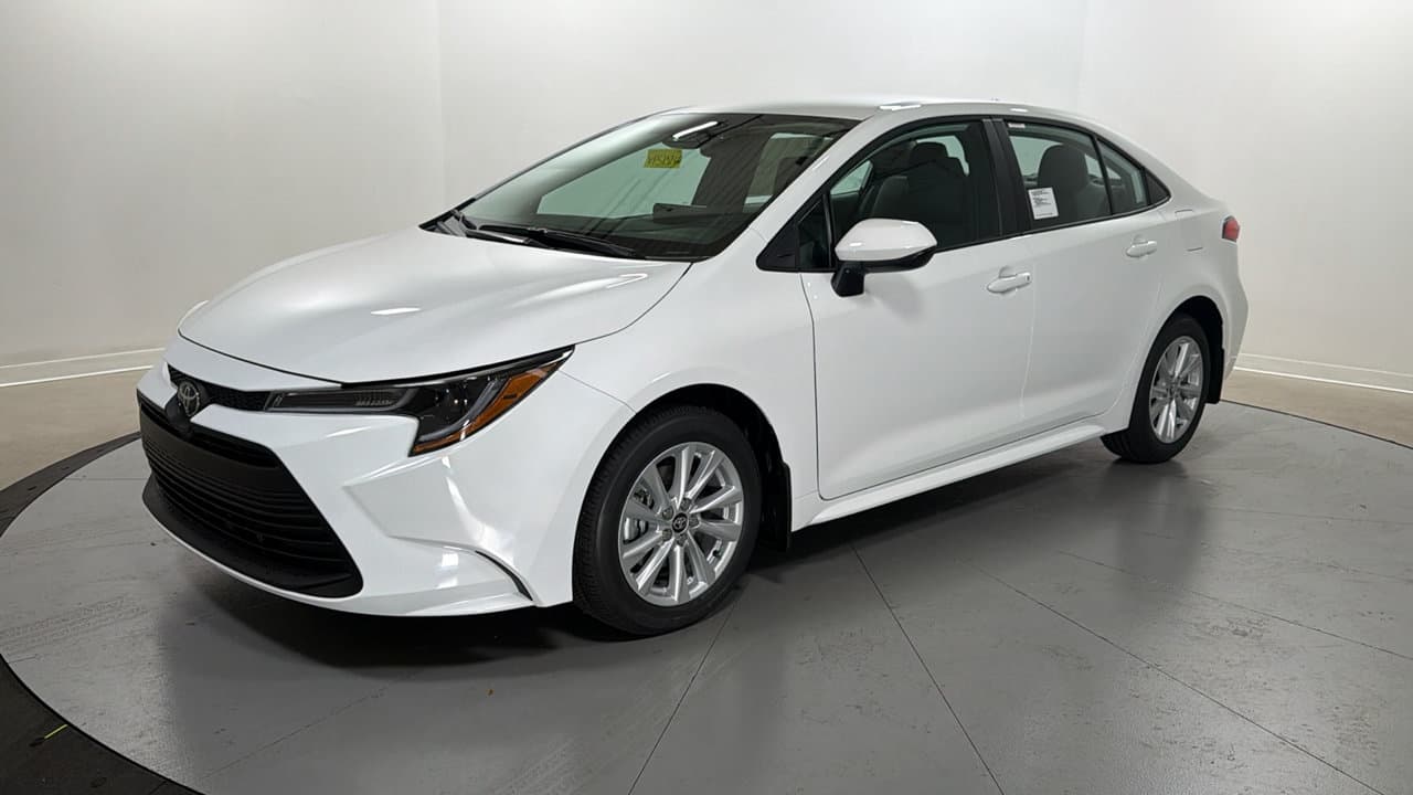 2027 Toyota Corolla LE — photo 1 of 25