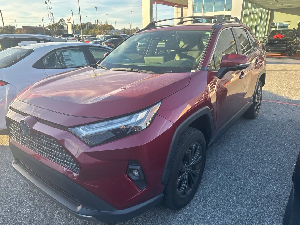 2023 Toyota RAV4 Hybrid Limited — photo 1 of 17