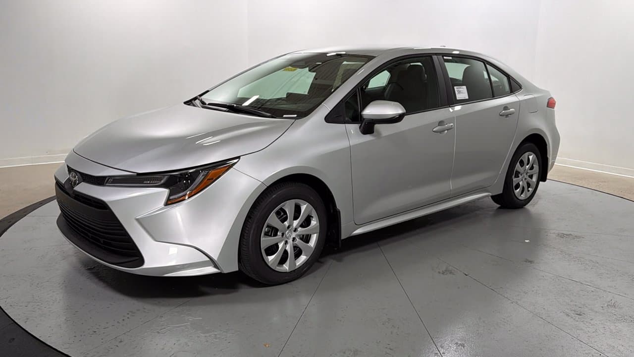 2027 Toyota Corolla LE — photo 1 of 25