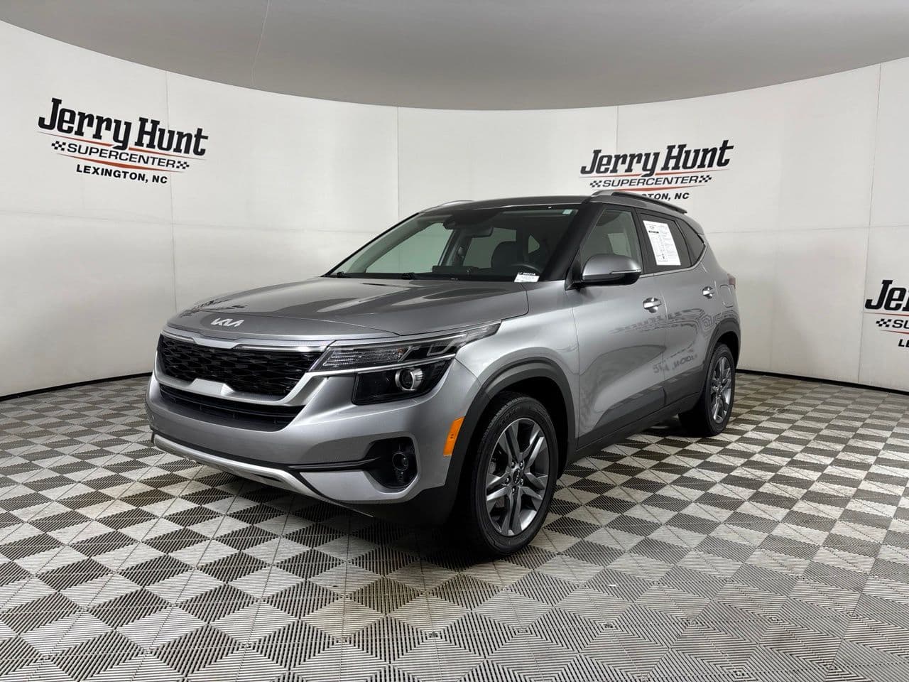 2022 Kia Seltos S — photo 1 of 30