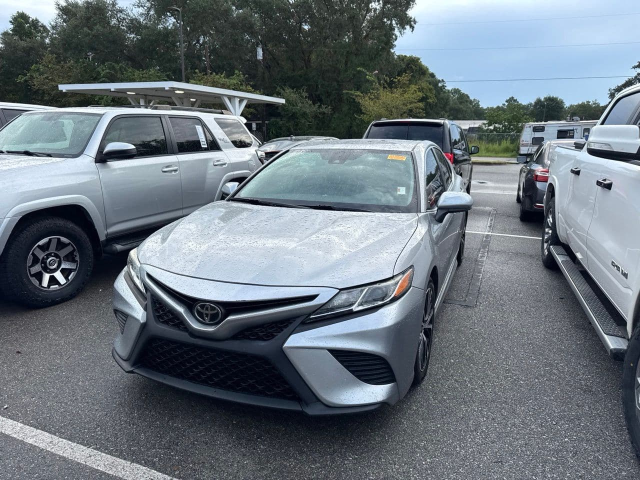 2019 Toyota Camry SE — photo 1 of 6
