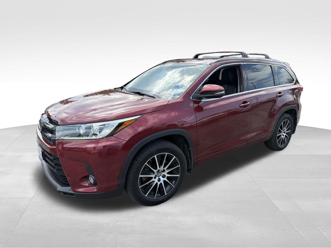 2018 Toyota Highlander SE — photo 1 of 14