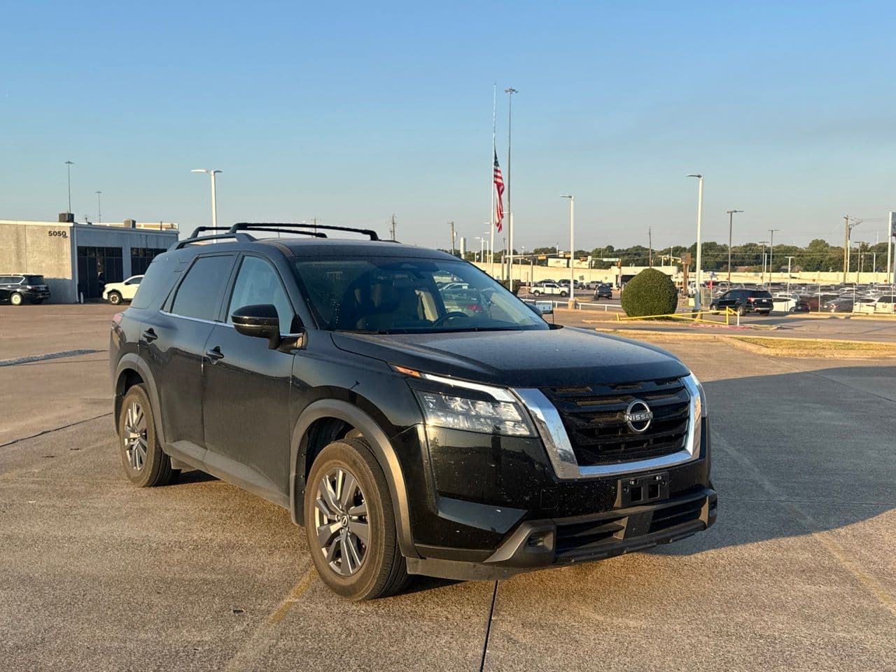 2024 Nissan Pathfinder SV — photo 1 of 44